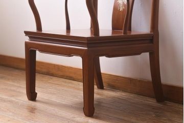 ヴィンテージ家具　カリン材　螺鈿象嵌　高級感漂う上品な佇まいが魅力のアームチェア(板座チェア、椅子、ビンテージ、花梨材)(R-040730)