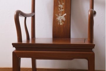 ヴィンテージ家具　カリン材　螺鈿象嵌　高級感漂う上品な佇まいが魅力のアームチェア(板座チェア、椅子、ビンテージ、花梨材)(R-040730)