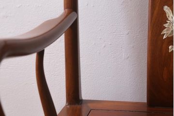 ヴィンテージ家具　カリン材　螺鈿象嵌　高級感漂う上品な佇まいが魅力のアームチェア(板座チェア、椅子、ビンテージ、花梨材)(R-040731)