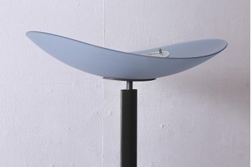 ヴィンテージ照明　イタリア　Artemide(アルテミデ)・Tebe(テベ)　モダンな雰囲気を醸し出すスタンドライト(フロアライト、スタンドライト、ビンテージ)(R-040736)