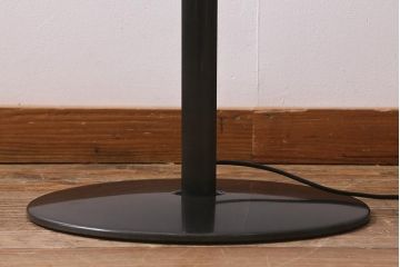 ヴィンテージ照明　イタリア　Artemide(アルテミデ)・Tebe(テベ)　モダンな雰囲気を醸し出すスタンドライト(フロアライト、スタンドライト、ビンテージ)(R-040736)