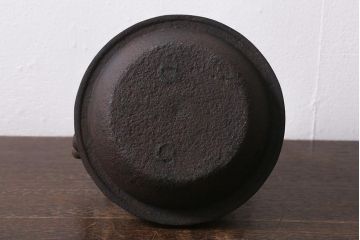 アンティーク雑貨　古民具・骨董　光雲作　松文　昭和初期の古い鉄瓶(茶道具)(R-040740)