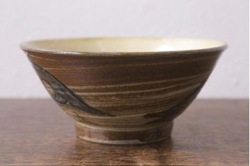 人間国宝　金城次郎　魚紋茶碗(R-040746)
