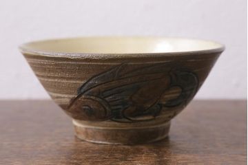 人間国宝　金城次郎　魚紋茶碗(R-040746)