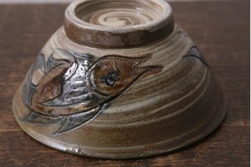 人間国宝　金城次郎　魚紋茶碗(R-040746)