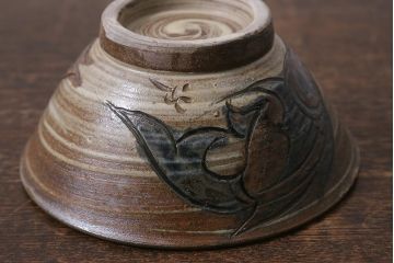 人間国宝　金城次郎　魚紋茶碗(R-040746)