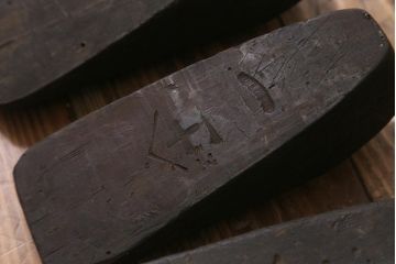 アンティーク雑貨　南会津　やまげんぺい木型(古民具、わらじ、草履)(R-040753)