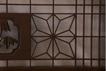 アンティーク家具　昭和中期　梅竹の図　角麻　組子と浮彫りが素敵な欄間(明り取り、明かり取り)(R-040757)