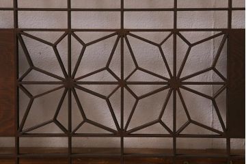 アンティーク家具　昭和中期　梅竹の図　角麻　組子と浮彫りが素敵な欄間(明り取り、明かり取り)(R-040757)