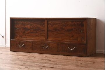 アンティーク家具　昭和初期　動きのある杢目が魅力的な箪笥ローボード(戸棚、収納棚)(R-040759)