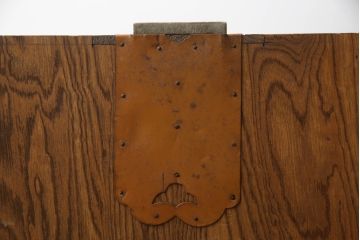 アンティーク家具　昭和初期　動きのある杢目が魅力的な箪笥ローチェスト(引き出し、タンス)(R-040761)