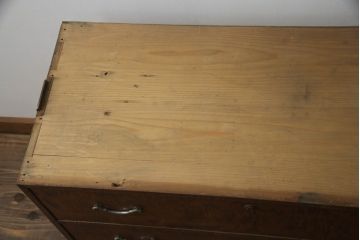 アンティーク家具　昭和初期　動きのある杢目が魅力的な箪笥ローチェスト(引き出し、タンス)(R-040761)