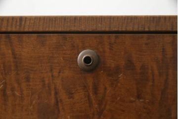アンティーク家具　昭和初期　動きのある杢目が魅力的な箪笥ローチェスト(引き出し、タンス)(R-040761)