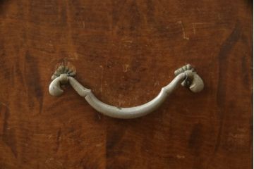 アンティーク家具　昭和初期　動きのある杢目が魅力的な箪笥ローチェスト(引き出し、タンス)(R-040761)