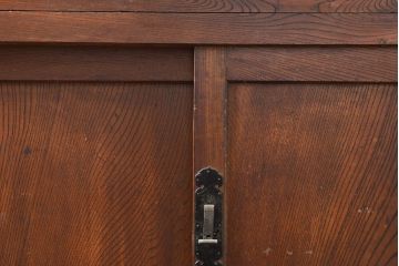 和製アンティーク　前面ケヤキ材　重厚感のある佇まいが魅力的な重ね収納棚(水屋箪笥、収納箪笥、キャビネット)(R-040762)