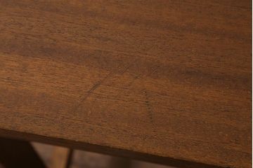 レトロ家具　昭和中期　温かみのあるお部屋作りにおすすめな片袖机(デスク、在宅ワーク、在宅用作業台)(R-040770)