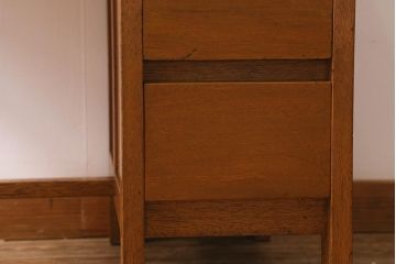 レトロ家具　昭和中期　温かみのあるお部屋作りにおすすめな片袖机(デスク、在宅ワーク、在宅用作業台)(R-040770)