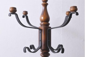 中古　カリモク家具(karimoku)　コロニアルシリーズ　クラシカルな佇まいが魅力のポールハンガー(ポールスタンド)(定価約4万3千円)(R-040771)