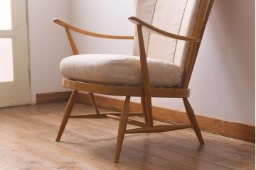 ヴィンテージ家具　ERCOL(アーコール)　エバーグリーン　気品のある佇まいが魅力の1人掛けイージーチェア(ラウンジチェア、アームチェア、椅子、ソファ、ビンテージ)(R-040773)