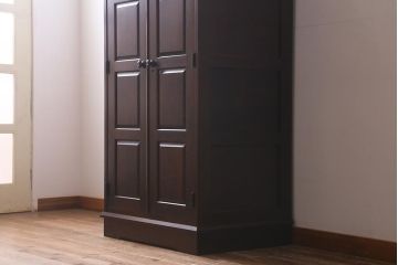 中古　北海道民芸家具　上品な雰囲気漂う濃い色味のワードローブ(R-040777)