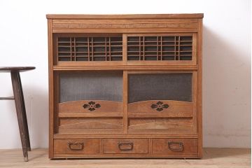 アンティーク家具　昭和初期　京都産　上品さとレトロな雰囲気を併せ持つ戸棚(キャビネット、食器棚、収納棚)(R-040786)