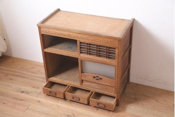 アンティーク家具　昭和初期　京都産　上品さとレトロな雰囲気を併せ持つ戸棚(キャビネット、食器棚、収納棚)(R-040786)