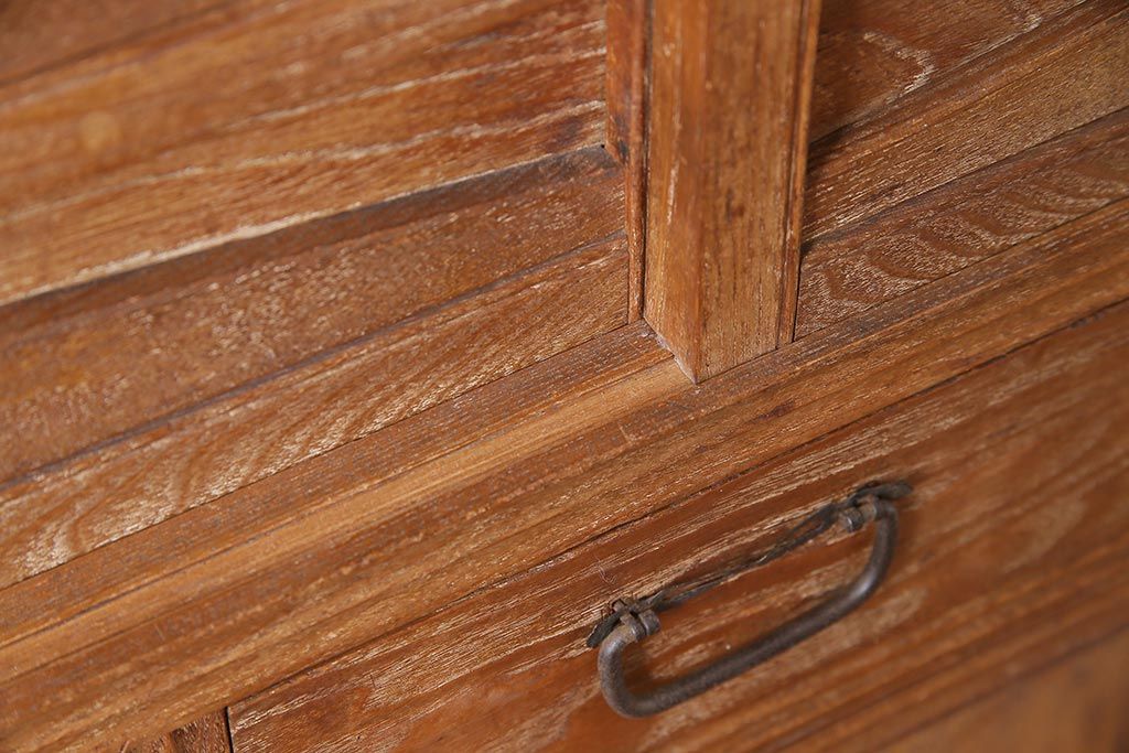 アンティーク家具　昭和初期　京都産　上品さとレトロな雰囲気を併せ持つ重ね戸棚(キャビネット、食器棚、収納棚)(R-040788)