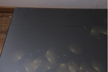 中古　輪島塗　小西啓介作　沈金　ふわふわと舞う種子が美しいガラス天板付きの座卓(定価約118万円)(ローテーブル)(R-040789)