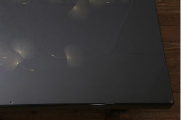 中古　輪島塗　小西啓介作　沈金　ふわふわと舞う種子が美しいガラス天板付きの座卓(定価約118万円)(ローテーブル)(R-040789)