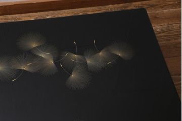 中古　輪島塗　小西啓介作　沈金　ふわふわと舞う種子が美しいガラス天板付きの座卓(定価約118万円)(ローテーブル)(R-040789)