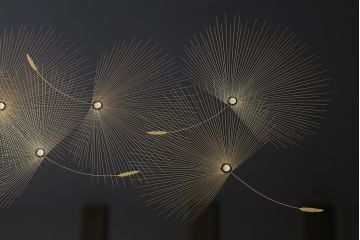 中古　輪島塗　小西啓介作　沈金　ふわふわと舞う種子が美しいガラス天板付きの座卓(定価約118万円)(ローテーブル)(R-040789)