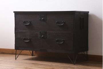 アンティーク家具　脚付きリメイク　味わい深い佇まいの箪笥ローボード(チェスト、引き出し、リビングボード、テレビ台)(R-040793)