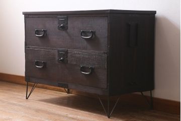 アンティーク家具　脚付きリメイク　味わい深い佇まいの箪笥ローボード(チェスト、引き出し、リビングボード、テレビ台)(R-040793)
