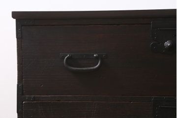 アンティーク家具　脚付きリメイク　味わい深い佇まいの箪笥ローボード(チェスト、引き出し、リビングボード、テレビ台)(R-040793)