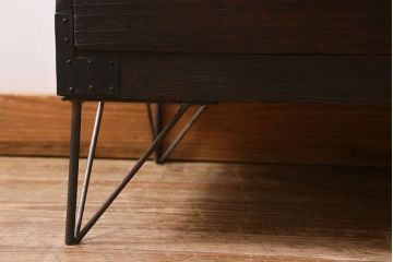 アンティーク家具　脚付きリメイク　味わい深い佇まいの箪笥ローボード(チェスト、引き出し、リビングボード、テレビ台)(R-040793)
