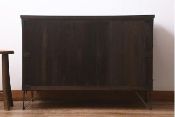 アンティーク家具　脚付きリメイク　味わい深い佇まいの箪笥ローボード(チェスト、引き出し、リビングボード、テレビ台)(R-040793)