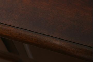 中古　北海道民芸家具　和洋どちらにも合うシックなチェスト(サイドボード、引き出し、ドレッシングチェスト)(定価約21万円)(R-040796)