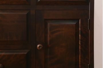 中古　北海道民芸家具　和洋どちらにも合うシックなチェスト(サイドボード、引き出し、ドレッシングチェスト)(定価約21万円)(R-040796)