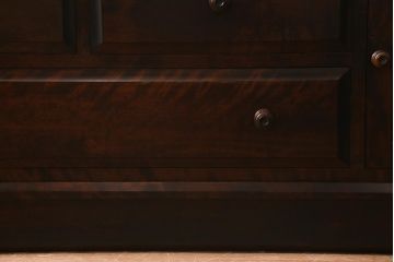 中古　北海道民芸家具　和洋どちらにも合うシックなチェスト(サイドボード、引き出し、ドレッシングチェスト)(定価約21万円)(R-040796)