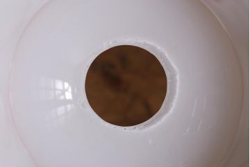 ヴィンテージ照明　イギリスビンテージ　小振りな赤縁フリルのミルクガラスペンダントライト(ランプシェード、天井照明)(R-040808)