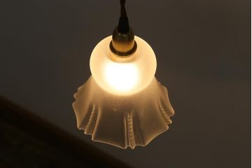 ヴィンテージ照明　イギリスビンテージ　フロストガラス　小振りで可愛いペンダントライト(シェード、天井照明)(R-040812)