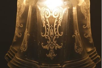 ヴィンテージ照明　イギリスビンテージ　エレガントなグラビュールが浮かぶペンダントライト(シェード、天井照明)(R-040815)