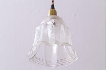 ヴィンテージ照明　イギリスビンテージ　エレガントなグラビュールが浮かぶペンダントライト(シェード、天井照明)(R-040815)