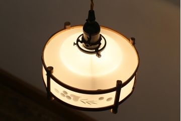 レトロ照明　昭和レトロ　竹細工と透かしが魅力的なペンダントライト(天井照明、電笠、シェード)(R-040816)