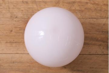 ヴィンテージ照明　球体ガラス　アルミブラケットのウォールライト(壁付け照明、ウォールランプ、ブラケットライト、ビンテージ)(R-040817)