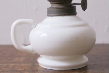 ヴィンテージ雑貨　アメリカ製　巻き芯14分芯　フリルシェードとティーポット型のタンクが素敵なオイルランプ(卓上ランプ、豆ランプ、ビンテージ)(R-040821)