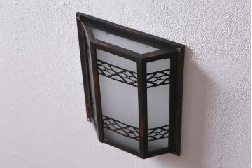 アンティーク雑貨　昭和初期　すりガラス入り　レトロモダンな壁掛け照明カバー(ウォールランプカバー)(R-040822)