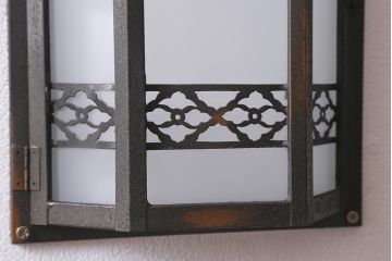 アンティーク雑貨　昭和初期　すりガラス入り　レトロモダンな壁掛け照明カバー(ウォールランプカバー)(R-040823)