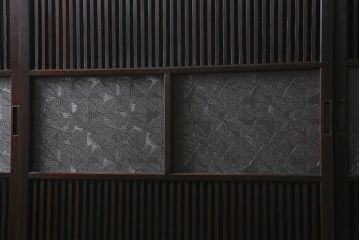 アンティーク建具　昭和初期　レトロな模様が入ったガラスが魅力の格子戸3枚セット(引き戸、ガラス帯戸)(R-040829)