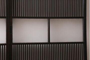 アンティーク建具　昭和初期　レトロな模様が入ったガラスが魅力の格子戸3枚セット(引き戸、ガラス帯戸)(R-040829)